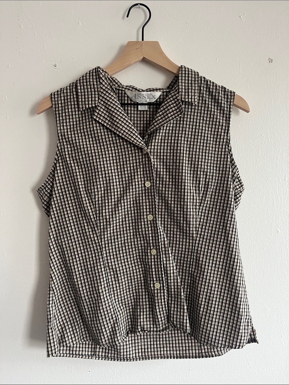 Casual Corner Black and White Gingham Sleeveless Button-Down Top